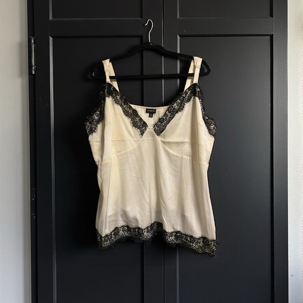 NWT Torrid Ivory Satin Lace Trim Camisole | Feminine Luxe | Size 3X (22-24)
